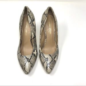 Arturo Chiang Ivory/Black Snakeskin Pumps Size 9.5